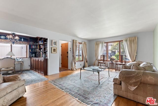 7132 Kentwood Avenue, Los Angeles CA: https://media.crmls.org/mediaz/a0a2948c-eacc-4782-806c-195b90e87cab.jpg