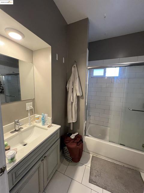 1534 MILVIA ST, Berkeley CA: https://media.crmls.org/mediaz/a0a2f9a3-c2e8-4649-896a-c518767bb6cf.jpg