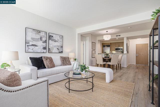 1655 N California Blvd, Walnut Creek CA: https://media.crmls.org/mediaz/a0a3c7f3-ce7d-4cc1-9ebc-c4d06213df95.jpg