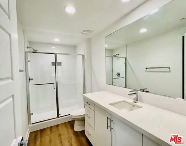 2931 1/2 Denby Avenue, Los Angeles CA: https://media.crmls.org/mediaz/a0a41725-6d3e-442c-999a-b817030fbc79.jpg