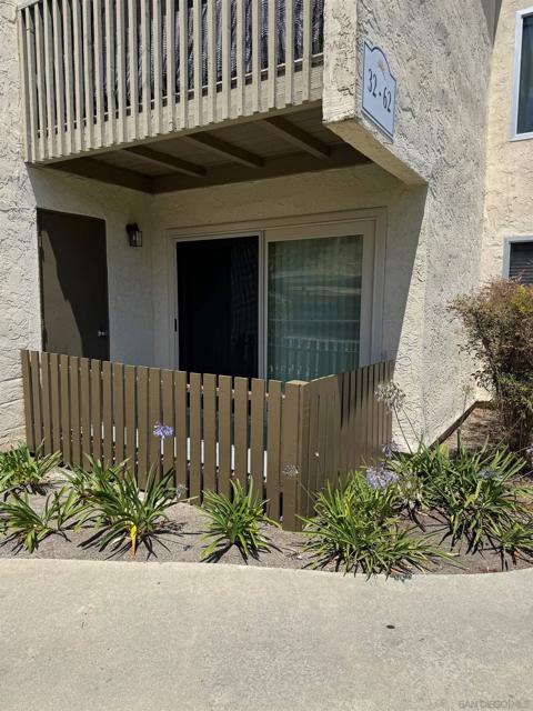 432 Edgehill Ln, Oceanside CA: https://media.crmls.org/mediaz/a0a466a2-96f9-4df5-aabe-97e15ff71526.jpg