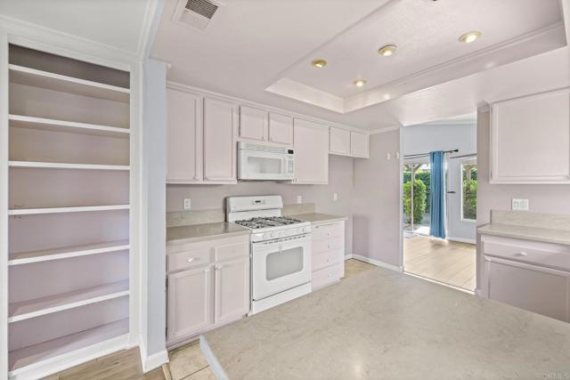 Detail Gallery Image 11 of 36 For 4843 Sumac Pl, Oceanside,  CA 92057 - 3 Beds | 2 Baths