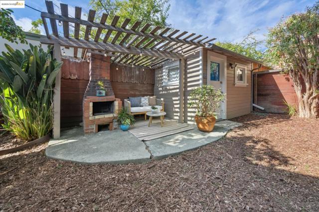 5318 Fleming Avenue, Oakland CA: https://media.crmls.org/mediaz/a0a58adb-3569-4571-a205-c8f05e331593.jpg