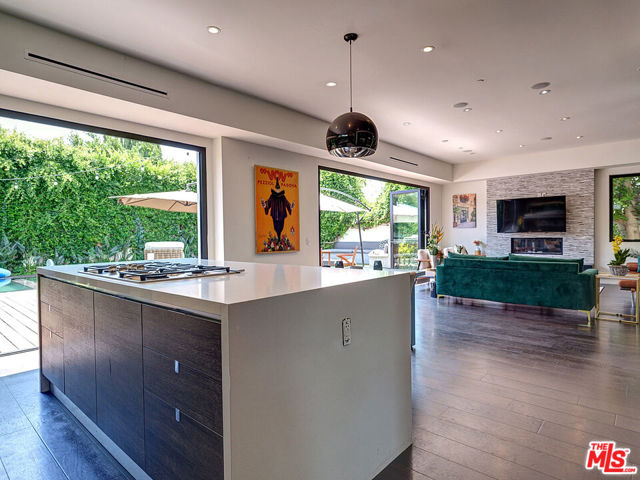 6360 Maryland Drive, Los Angeles CA: https://media.crmls.org/mediaz/a0a5c1a5-9af8-4a48-bd8a-e864a6fa465a.jpg