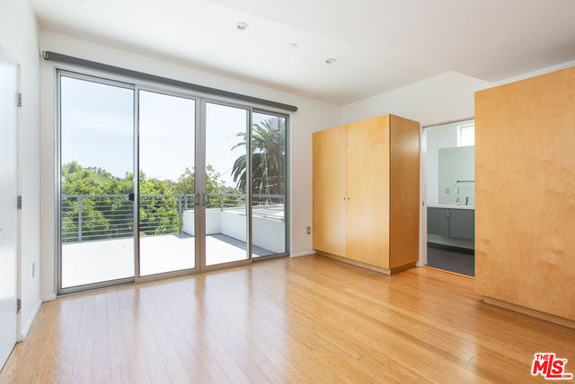 3907 De Longpre Avenue, Los Angeles CA: https://media.crmls.org/mediaz/a0a67960-fc20-4de1-b1f6-a52b41c08a47.jpg
