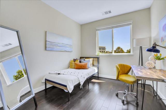 3044 Mawing Road, San Mateo CA: https://media.crmls.org/mediaz/a0a67971-6b68-4d5d-9c11-8fe405ec1e3c.jpg