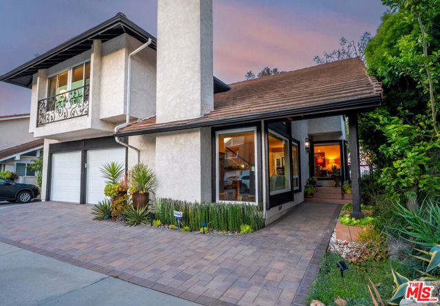 2870 Angelo Drive, Los Angeles CA: https://media.crmls.org/mediaz/a0a696b2-6b99-4d01-a105-5e8951f96a2e.jpg