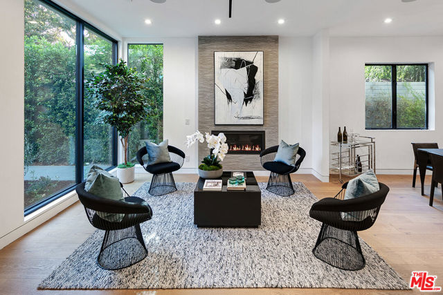 14555 Greenleaf Street photo 2