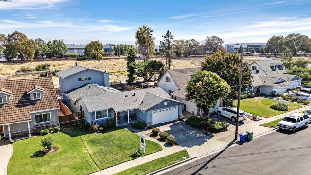 2560 Phelan Avenue, Hayward CA: https://media.crmls.org/mediaz/a0a78b96-8419-4331-bce0-85dfe04cc813.jpg