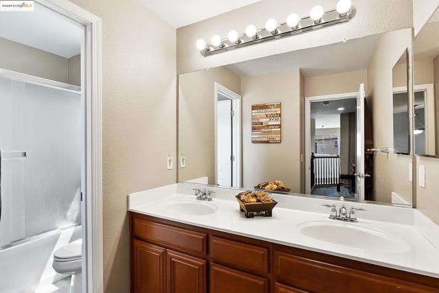 150 Ridge Crest Ct, Oakley CA: https://media.crmls.org/mediaz/a0a7b93d-dd24-426d-b082-da0753d28f57.jpg