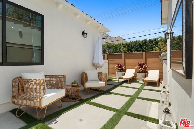 100 S La Jolla Avenue, Los Angeles CA: https://media.crmls.org/mediaz/a0a813e4-64e8-4926-98b2-ac59662cbb74.jpg