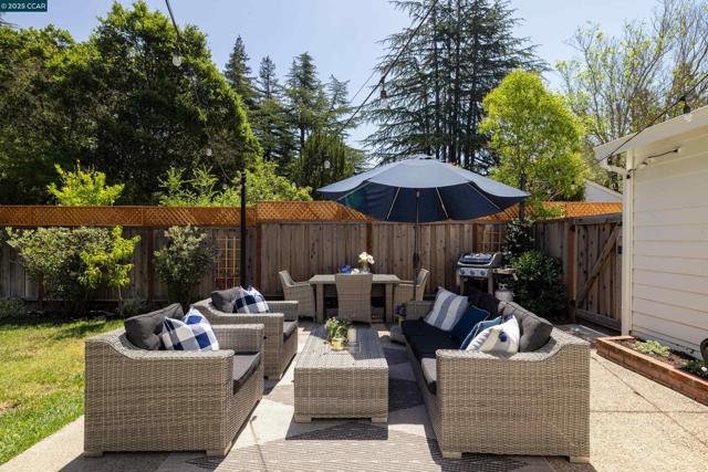 2716 W Newell Ave, Lafayette CA: https://media.crmls.org/mediaz/a0a83528-f4c9-4feb-8964-428c40e17310.jpg