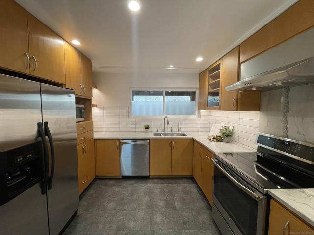 Image 5 of 31 For 2610 Torrey Pines Rd  D25