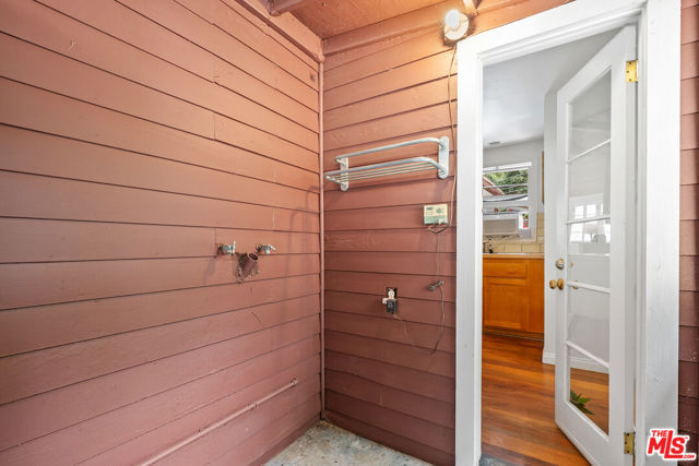 10545 Selkirk Lane, Los Angeles CA: https://media.crmls.org/mediaz/a0a88374-cb59-4552-a357-957108d3ffa6.jpg