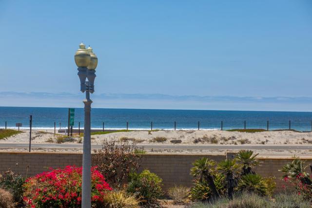 54 Half Moon Bend, Coronado CA: https://media.crmls.org/mediaz/a0a8af68-04b6-4e6c-b457-e831355f35f4.jpg