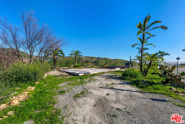 2700 Hume Road, Malibu CA: https://media.crmls.org/mediaz/a0a8c68a-af36-425e-9569-83b665c68f07.jpg