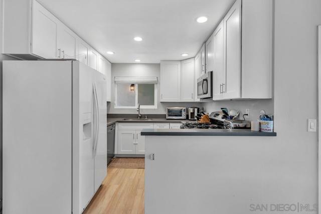 3978 Shenandoah Dr, Oceanside CA: https://media.crmls.org/mediaz/a0a8e7f8-6902-4546-a615-d6197d07c247.jpg