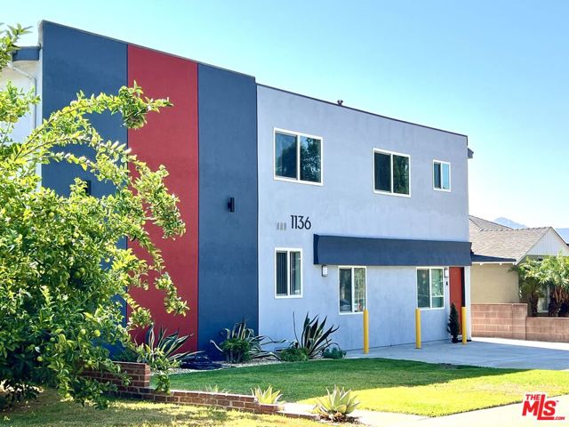 1136 SPAZIER Avenue, Glendale CA: https://media.crmls.org/mediaz/a0a93e40-054c-47d9-ae7f-8596df82781b.jpg