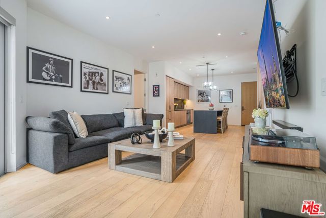 1030 N Kings Road, West Hollywood CA: https://media.crmls.org/mediaz/a0a97995-211b-412a-b9f5-399b7a427218.jpg