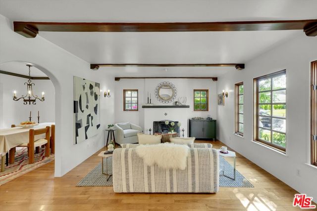 4300 Laurelgrove Avenue, Studio City CA: https://media.crmls.org/mediaz/a0a9cf19-6048-43be-a3b9-7ecb8529fc7b.jpg