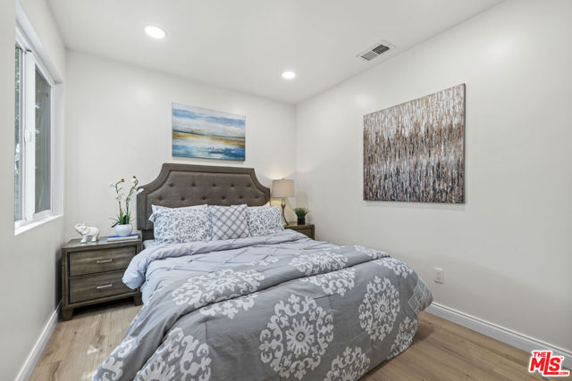 13 Pepper Court, Inglewood CA: https://media.crmls.org/mediaz/a0a9e4ad-0ead-48cb-b746-342eb6a2d444.jpg
