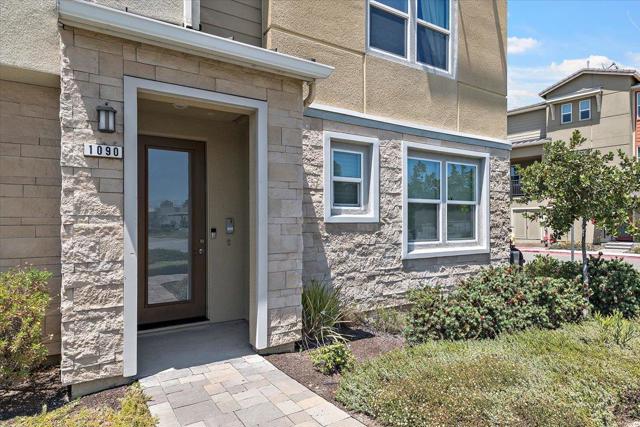 1090 California Circle, Milpitas CA: https://media.crmls.org/mediaz/a0aa291b-abd2-4b31-8ab8-f92f7733e9f6.jpg