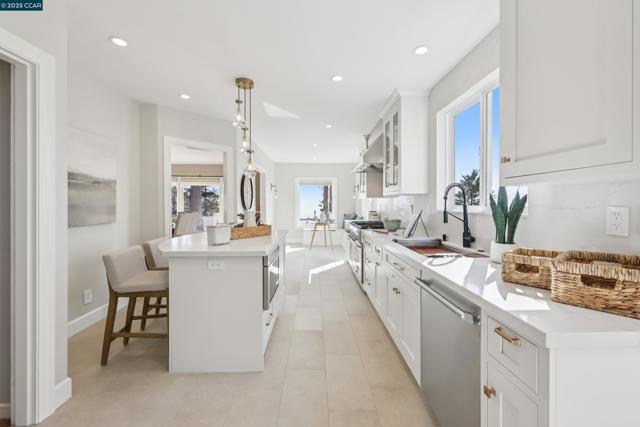 680 Grizzly Peak Blvd, Berkeley CA: https://media.crmls.org/mediaz/a0aa3ea4-4017-496f-a7d0-6463428a14cc.jpg