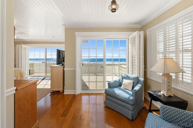 2740 Ocean Front Walk, San Diego CA: https://media.crmls.org/mediaz/a0aabd3b-50d3-4c8e-9eec-0f3966845438.jpg