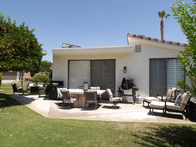 34451 Calle Las Palmas, Cathedral City CA: https://media.crmls.org/mediaz/a0ac04f1-7ffa-44a6-91be-a731d1d1d22d.jpg