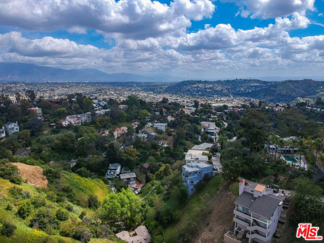 4022 San Rafael Avenue, Los Angeles CA: https://media.crmls.org/mediaz/a0ac1667-8e49-4ec6-9a19-ccd711ecd442.jpg