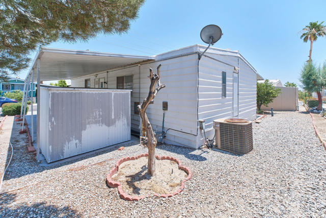 14777 Palm Drive, Desert Hot Springs CA: https://media.crmls.org/mediaz/a0ac1d94-1bd9-4827-9987-809ba5024b71.jpg