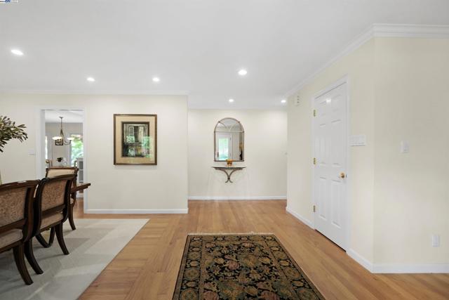 8700 Oak Tree Ln, Castro Valley CA: https://media.crmls.org/mediaz/a0ac42bf-2d73-48f7-9beb-86687cd50c53.jpg