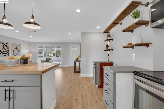 1166 Hibiscus Way, Livermore CA: https://media.crmls.org/mediaz/a0ac45bb-b2ff-47b8-b60d-7898b1c5ab45.jpg