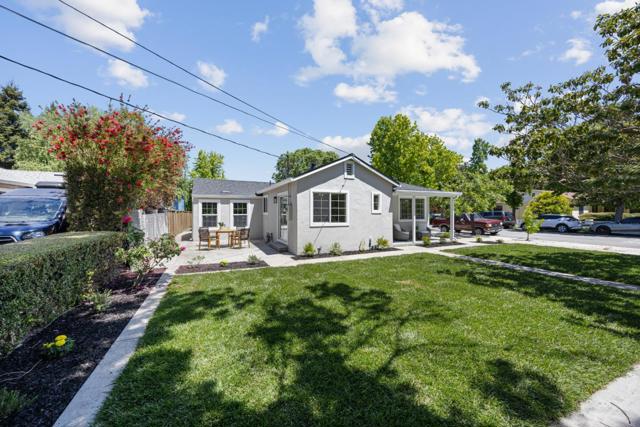 3541 Page Street, Redwood City CA: https://media.crmls.org/mediaz/a0ad4772-9af0-4e39-abd9-2aa152352d19.jpg