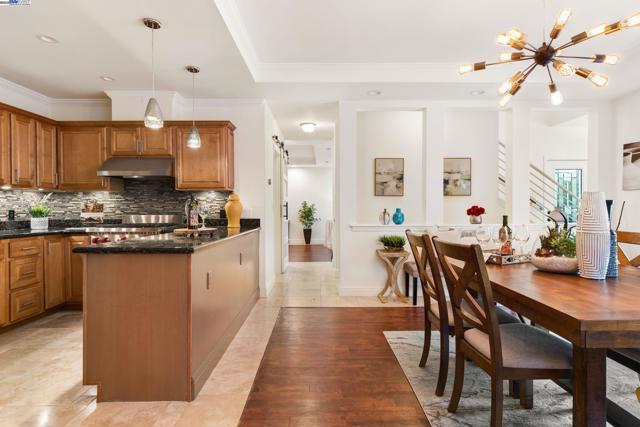 6440 Longcroft Dr, Oakland CA: https://media.crmls.org/mediaz/a0addaa9-b760-4aa4-9189-ce134933241d.jpg