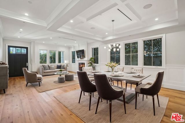 813 N Spaulding Avenue, Los Angeles CA: https://media.crmls.org/mediaz/a0aed44d-22fe-422f-abff-4c8e5f1e5acb.jpg