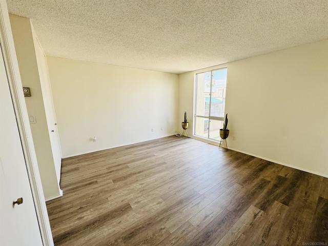 6455 La Jolla Blvd, La Jolla CA: https://media.crmls.org/mediaz/a0b002d7-b67a-4767-8c0d-88d3e624965a.jpg
