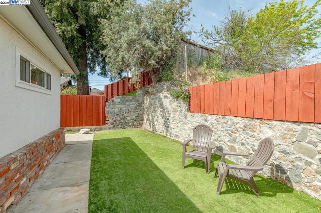 16560 Russell Ct, San Leandro CA: https://media.crmls.org/mediaz/a0b099d0-34c1-4fb1-b553-f1d0990d6649.jpg