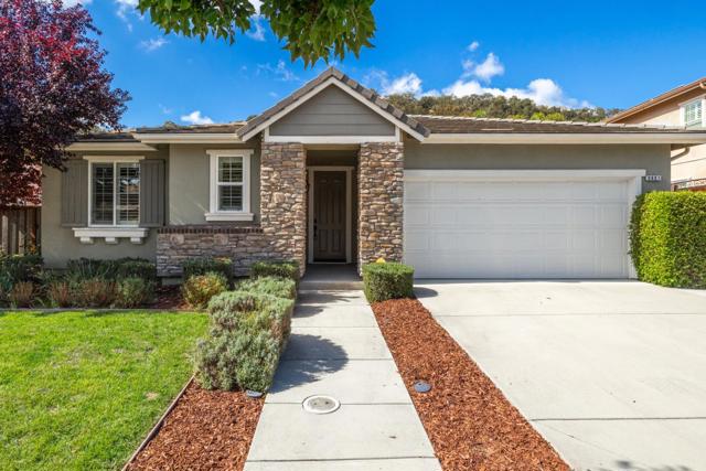 9881 Rancho Hills Drive, Gilroy CA: https://media.crmls.org/mediaz/a0b0a339-1867-4e07-b83e-bbe16729b321.jpg