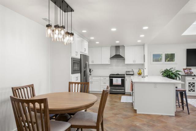 10347 WOODROSE AVE, Santee CA: https://media.crmls.org/mediaz/a0b0a3c0-76bb-491a-8e9b-d7d095b4040d.jpg