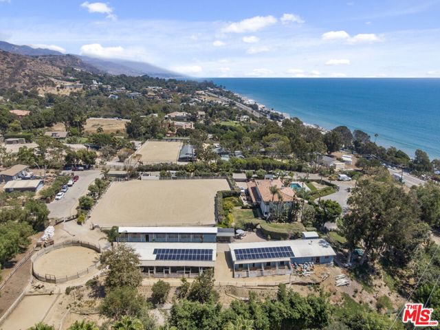 27355 Pacific Coast Highway, Malibu CA: https://media.crmls.org/mediaz/a0b108f6-7220-4cda-bcea-ba8e7448d5a2.jpg