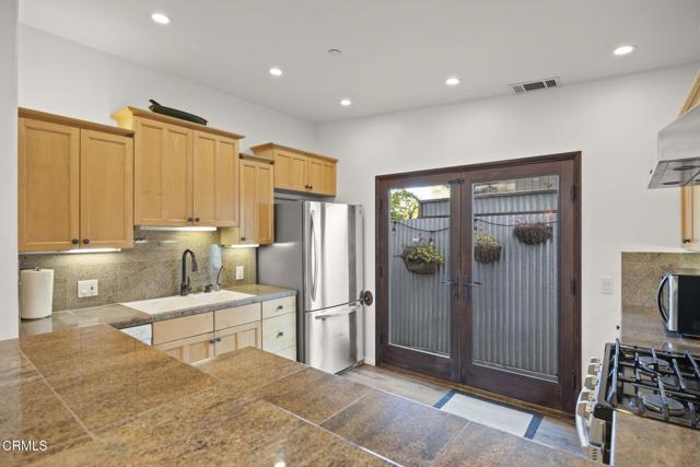 2149 Monmouth Drive, Ventura CA: https://media.crmls.org/mediaz/a0b1157d-d5d8-4487-99d2-b288ebccbd86.jpg