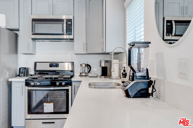 1875 W 20th Street, Los Angeles CA: https://media.crmls.org/mediaz/a0b14fc1-3788-4272-b22a-b46f86fbf128.jpg