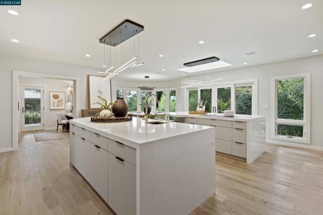 1121 Estates Dr, Lafayette CA: https://media.crmls.org/mediaz/a0b15142-3f56-498d-a2be-29a8673c5d96.jpg