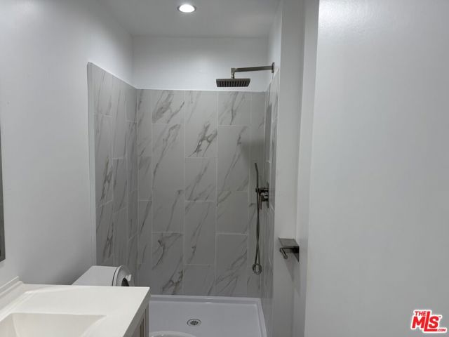 6471 Kanan Dume Road, Malibu CA: https://media.crmls.org/mediaz/a0b1a08d-1fb1-47d1-aae1-c424b27de302.jpg