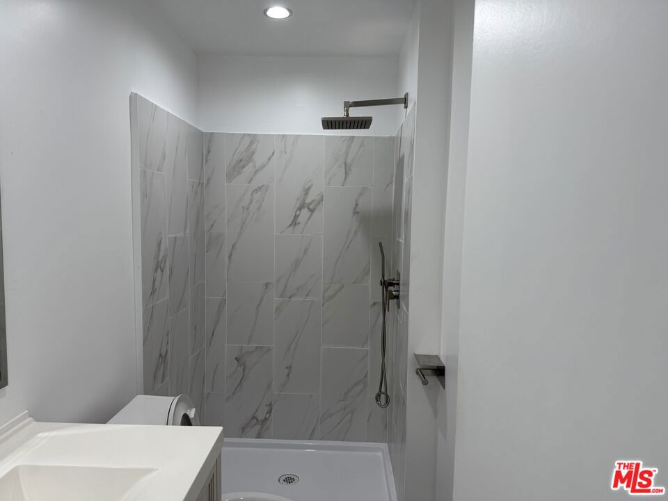 https://media.crmls.org/mediaz/a0b1a08d-1fb1-47d1-aae1-c424b27de302.jpg?preset=X-Large