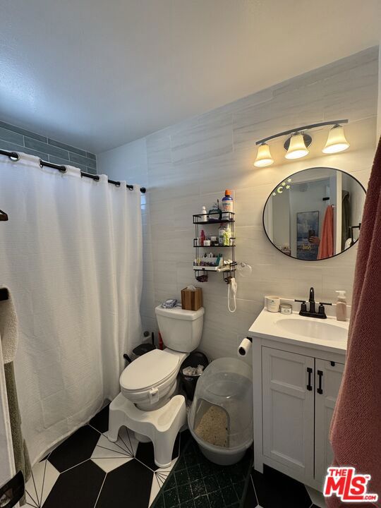 1724 Broadway Street, Oceanside CA: https://media.crmls.org/mediaz/a0b1e164-d8c4-4a59-b175-01b720bff267.jpg