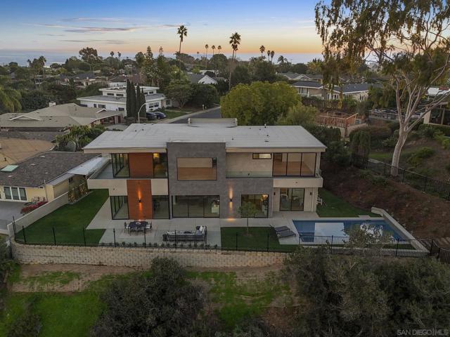 2448 Sagebrush Ct, La Jolla CA: https://media.crmls.org/mediaz/a0b1fd41-1a76-4de1-a0e8-38dcdc06397b.jpg