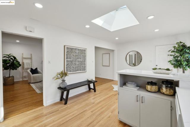 6251 Highland Ave, Richmond CA: https://media.crmls.org/mediaz/a0b2588a-637f-4057-ac4b-2e78af62b6a8.jpg