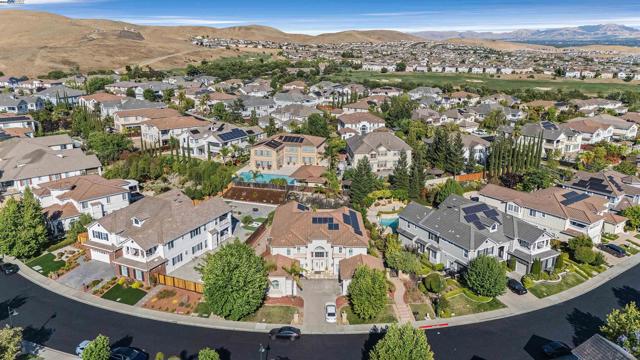 6013 Kingsmill Ter, Dublin CA: https://media.crmls.org/mediaz/a0b275c2-a4c9-4840-a895-f16caf99db6c.jpg